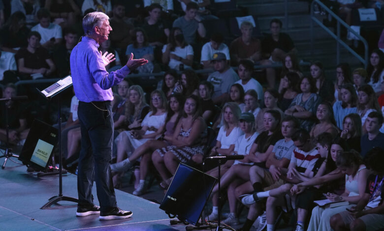 President Mueller, returning speakers highlight 2023 fall Chapel schedule