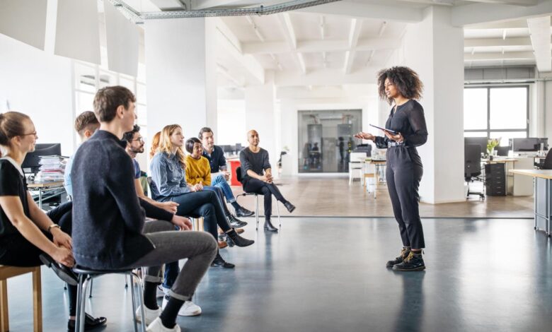 How To Be A Confident, Concise Communicator (Even When You Have To Speak Off The Cuff)